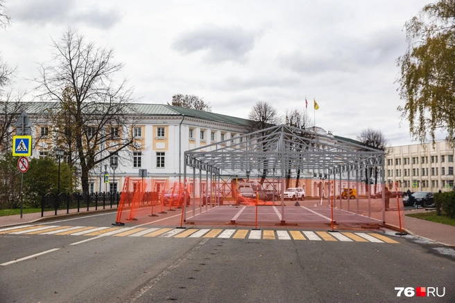 Из-за работ выезд с площади перекрыли | Источник: Кирилл Поверинов
