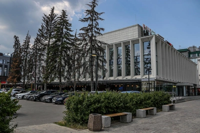 На улице Октябрьской запретят остановку и стоянку