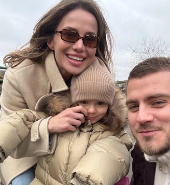 Певица утверждает, что им удалось пережить кризис