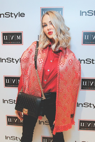 Дизайнер на благотворительной ярмарке InStyle Christmas Charity Fair, Москва