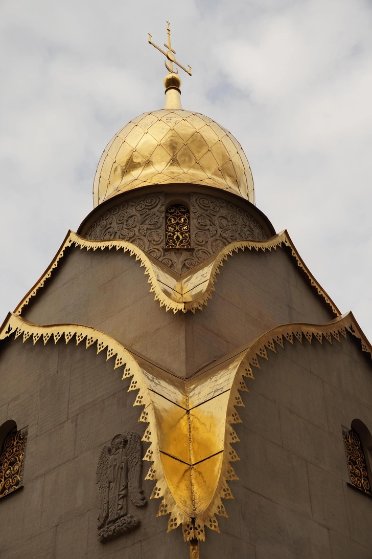 Загадочные склепы, ангелы и плакальщицы: 3 самых красивых кладбища Москвы