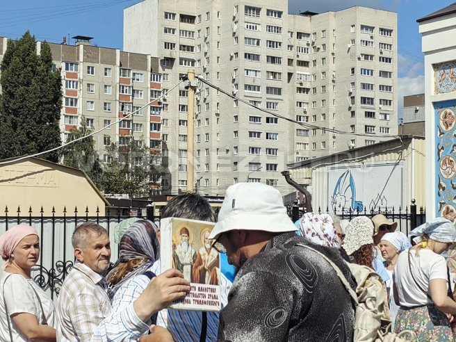 Самодельная святыня, как возможность собрать немного подаяния | Источник: Андрей Пашинский /Voronezh1.ru