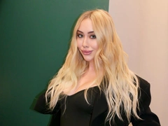 Внучка Маслякова показала пляжные фото в купальнике YSL за 135 тысяч