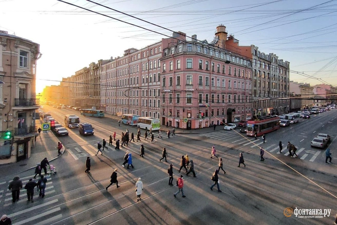 Температура в Петербурге близка к рекордной, при этом тёплый атмосферный фронт изменит погоду (фото) | Источник: Михаил Огнев / «Фонтанка.ру»