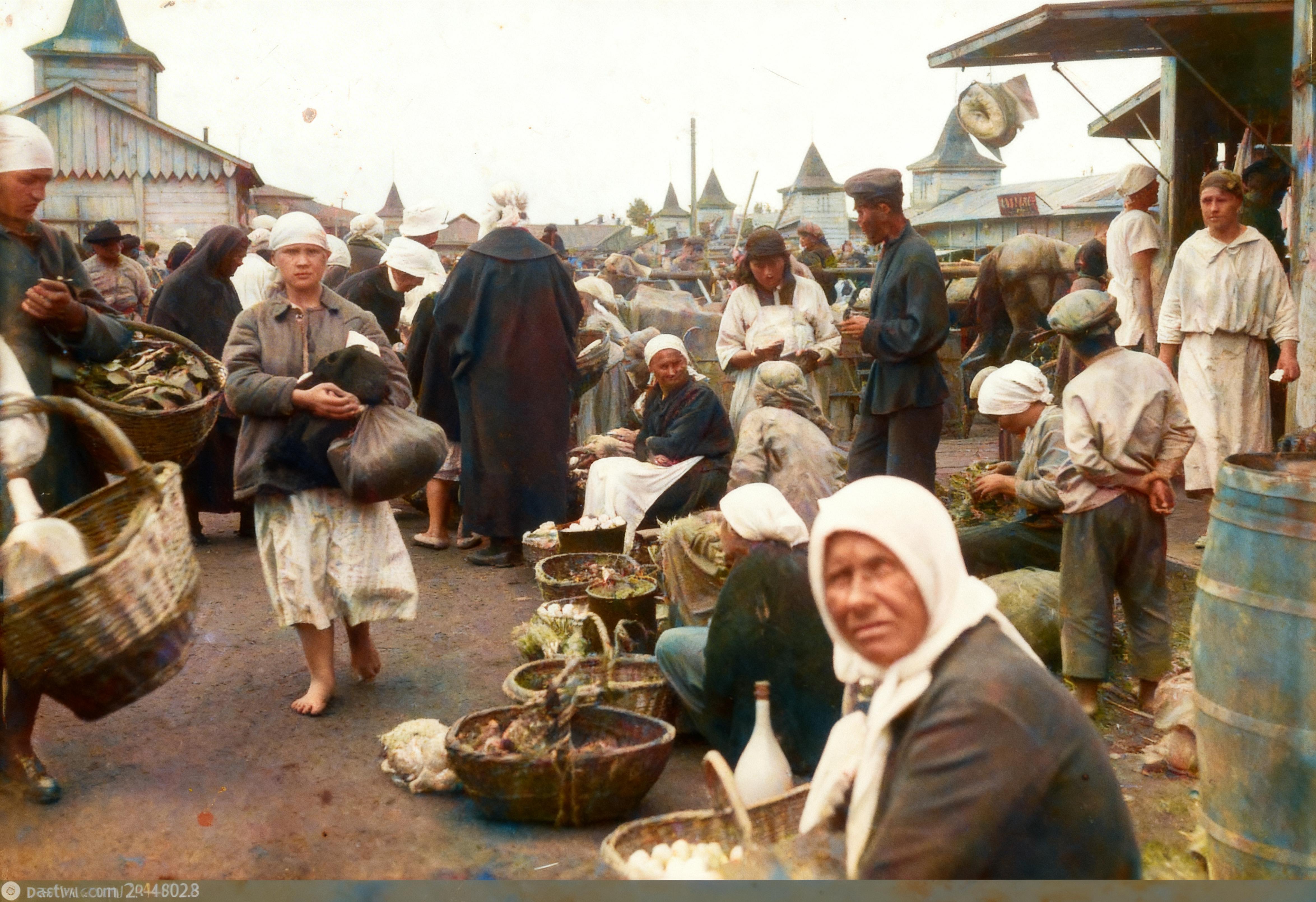 Торговцы на базаре  | Источник: pastvu.com / kapwing.com