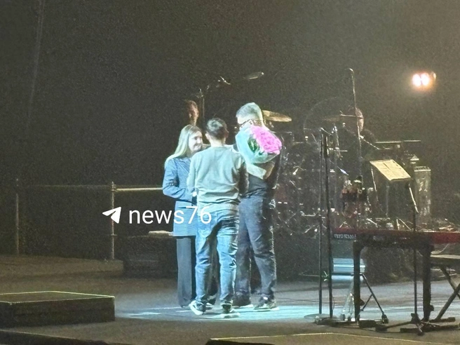 Две пары обручились на выступлении Басты в Ярославле | Источник: Полина Зайцева / 76.RU