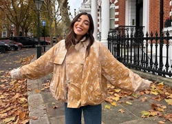 Самая вирусная вещь зимы 2025-2026, или Почему все помешались на тренче Chanel, который меняет цвет под дождем?