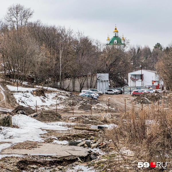 Всю эту нижнюю площадку занимал кооператив из нескольких десятков гаражей | Источник: Тимофей Калмаков