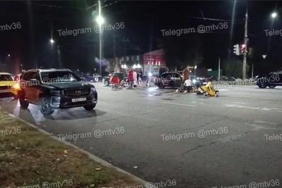 В Воронеже возбудили дело после ДТП с подростками на самокатах
