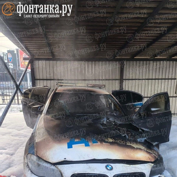 Полыхающая машина ДПС в Петербурге попала на видео. Показываем, что от неё осталось | Источник: «Фонтанка.ру»