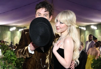 Барри Кеоган стал жертвой травли после расставания с Сабриной Карпентер: как люди превращаются в хейтеров?