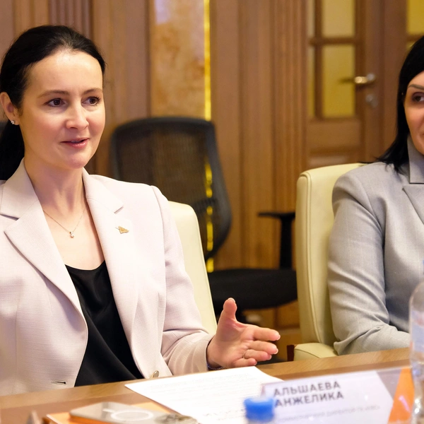 Анжелика Альшаева&nbsp;— коммерческий директор ГК «КВС», Галина Жданова&nbsp;— директор отдела развития ипотечного бизнеса ВТБ в Санкт-Петербурге | Источник: Анжела Мнацаканян/ «Фонтанка.ру»