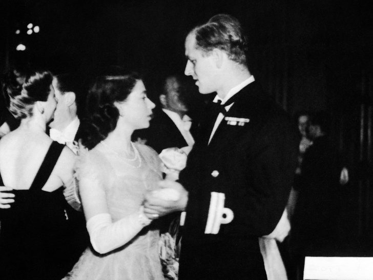 18 трогательных и милых фотографий Королевы Елизаветы и принца Филиппа, доказывающих, что это любовь