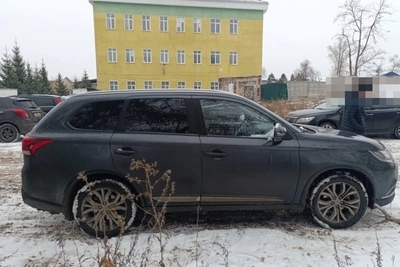 Серый Mitsubishi Outlander выставлен на торги в Новосибирске
