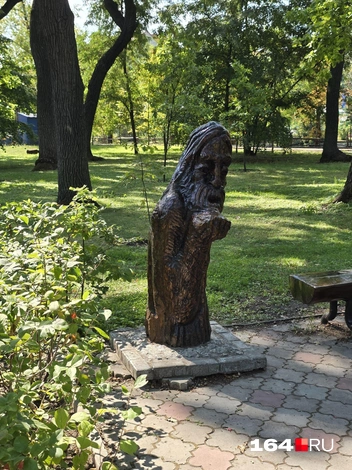 Мы затрудняемся предположить, кто это. Напишите в комментариях | Источник: Семен Коротов-Майбах / 164.RU