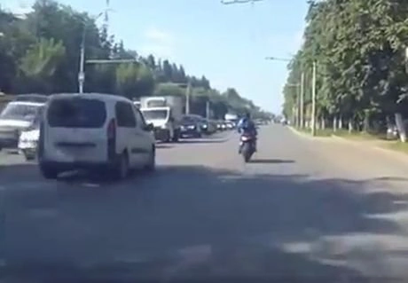 Наезд на мотоциклиста на Куйбышевке сняли на видео | ya62.ru
