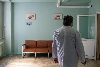 Mother: Doctors Knelt on Me, Causing Newborn's Death