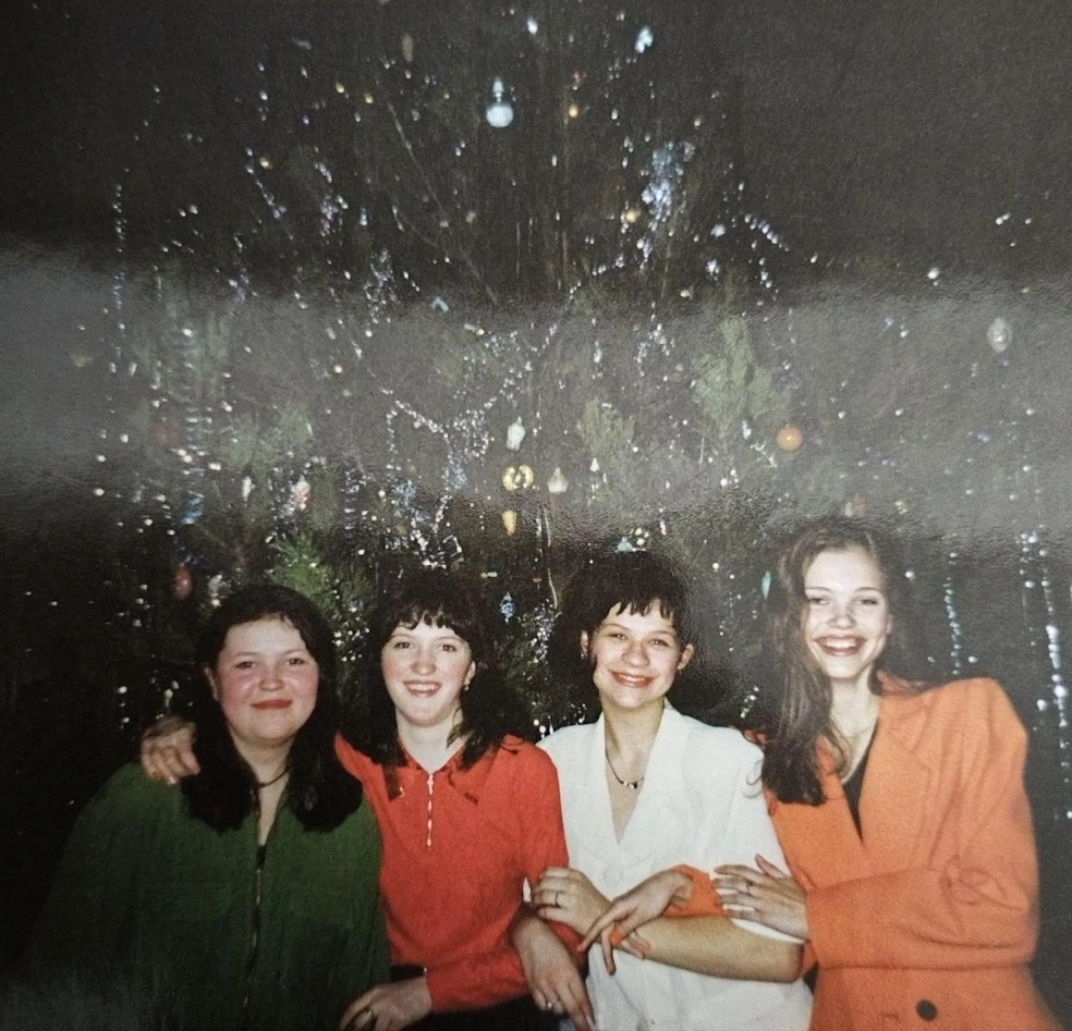 Этот снимок был сделан в 11-м классе в конце 1997 года | Источник: Юлия Жигулева