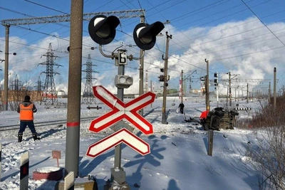 SUV crashes into Swallow train near Zhigulevskoye More station