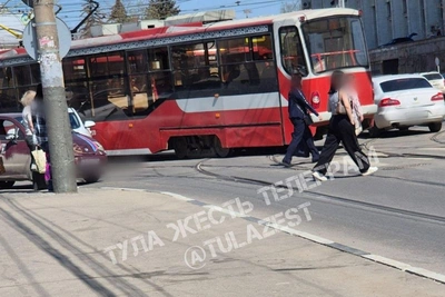 Пробка в центре Тулы после ДТП с трамваем на Советской