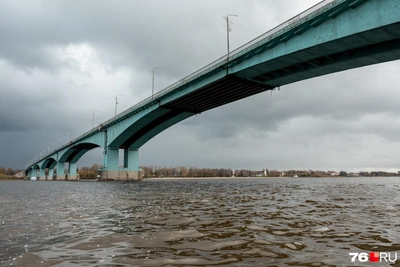 На Октябрьском мосту в Ярославле разрушаются швы