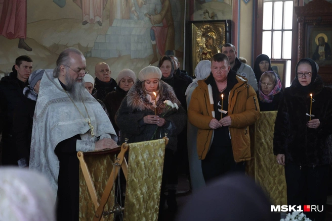 В храме на отпевании собрались близкие родственники и знакомые семьи | Источник: Дмитрий Толстошеев / MSK1.RU