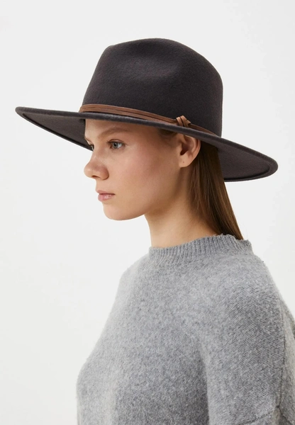 Olsen tuck: заправлять волосы под одежду — новый модный прием от сестер Олсен Olsen tuck: заправлять волосы под одежду — новый модный прием от сестер Олсен