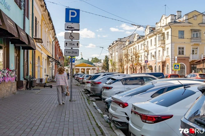 Губернатор рассказал о нововведении в работе платных парковок, которые внедрят | Источник: Кирилл Поверинов / 76.RU