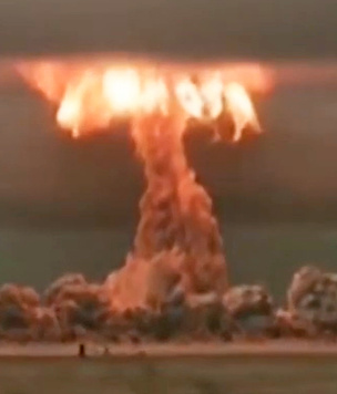 Первое боевое испытание советской ядерной бомбы (радиоактивное видео)