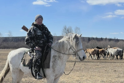 Солбон Цыденжапов отразил нападение волков на табун