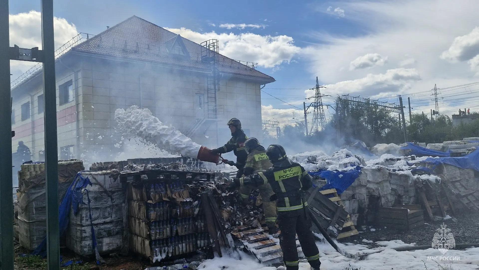 На Меридиане полыхнул склад алкоголя, сгоревший в прошлом году