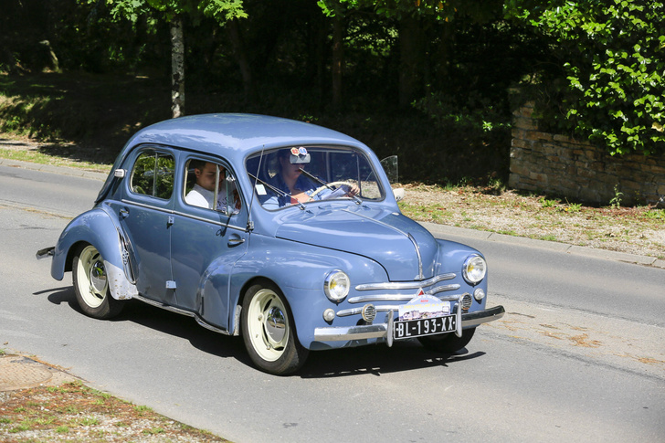 Французский партизан: как компания Renault начала производить доступные легковые автомобили после Второй мировой войны