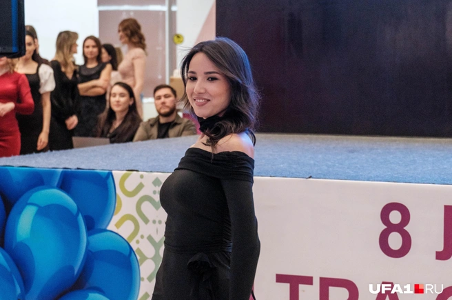 Айгуль на конкурсе талантов исполнила песню | Источник: Булат Салихов / UFA1.RU