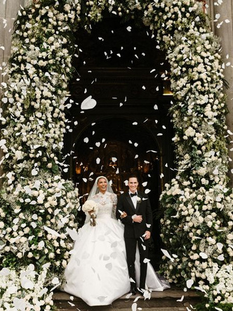 Фото №2 - 10 самых красивых невест 2021 года, которым удалось нас впечатлить