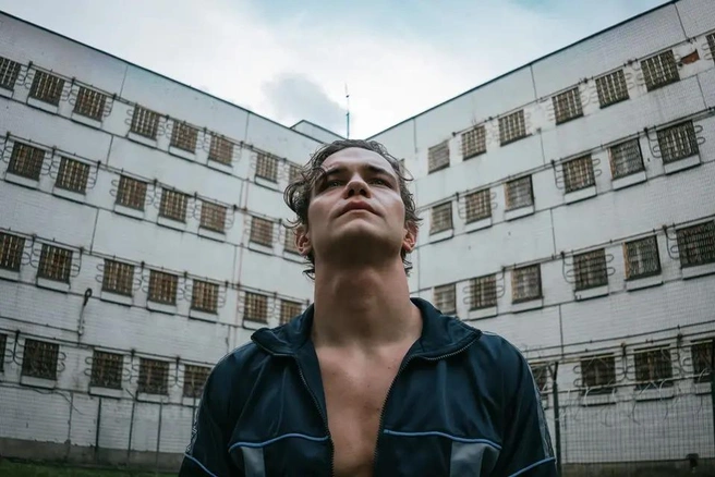Источник: кадр из сериала «Дети перемен» (18+), реж. Сергей Тарамаев и Любовь Львова, «НМГ Студия», 2026 год