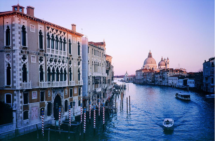 Дело рук утопающих: как знакомиться с Венецией, чтобы стать персонажем комедии дель арте