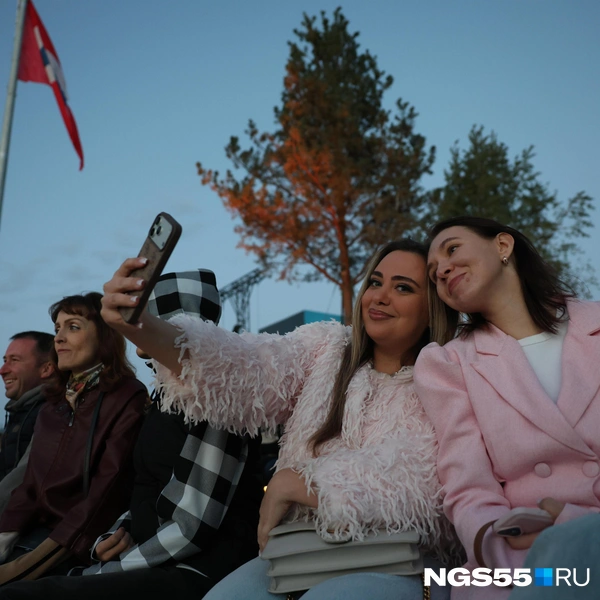 Обязательно фотографию на память | Источник: Евгений Софийчук / NGS55.RU