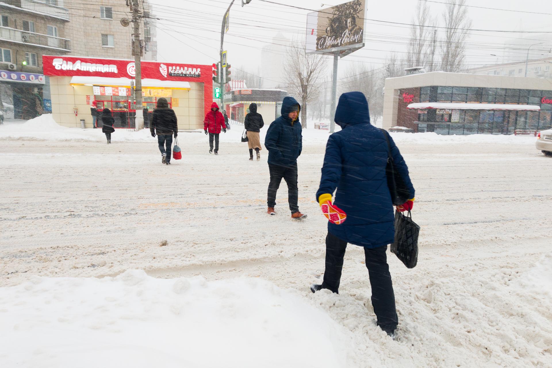 Волгоградская область оказалась во власти мощного шторма. Собираем всё о  том, как город переживает непогоду, в режиме онлайн - 15 января 2022 - V1.ру