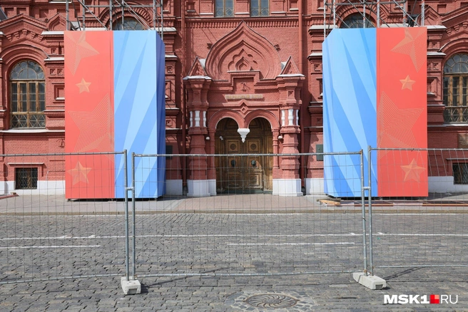 Площадь местами перекрыта ограждениями | Источник: Артём Устюжанин / MSK1.RU