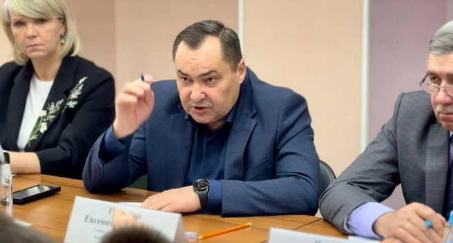 Мужчина управляет округом несколько лет — в это время его супруга получала господряды | Источник: Евгений Никитин / VK