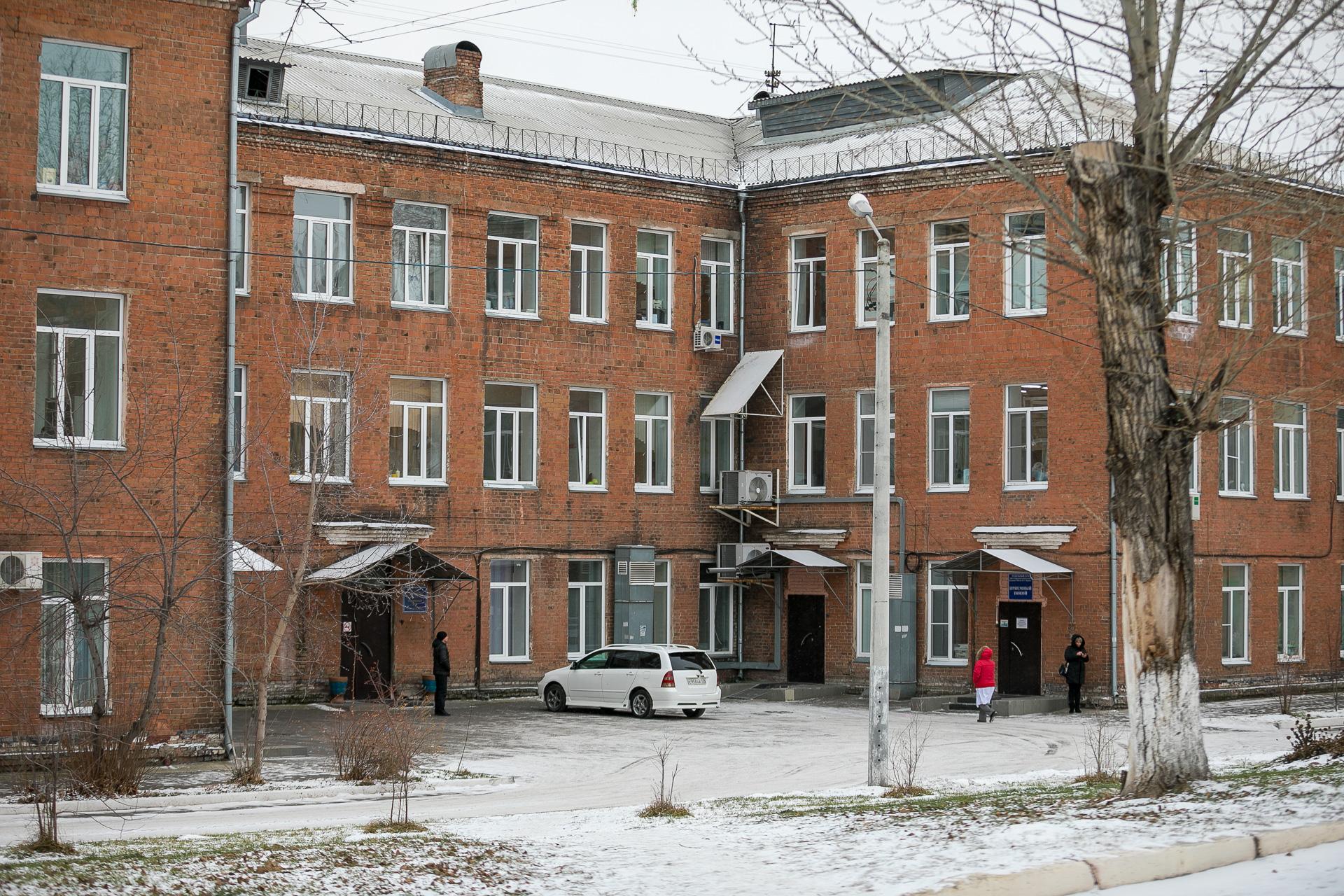 «Не надо грязных игр»: сотрудников роддома № 6 уговаривают сменить работу еще до закрытия медучрежд…