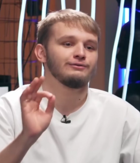 Комик в 20 лет уже женат и у него есть ребенок | Источник: Скриншот с видео Кирилла Мазура / ВКонтакте