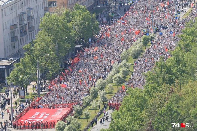 «Бессмертный полк» прошел по центру города | Источник: Михаил Шилкин