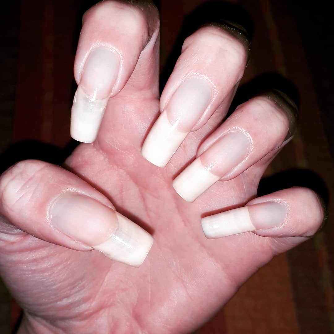 Отросшие белые ногти