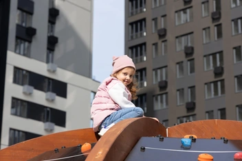 Детям есть где порезвиться: в «Дивном квартале у озера» установлены разнообразные детские комплексы | Источник: Евгений Шаров