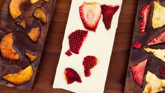 «Шокоголики, общий сбор!»: 8 бьюти-средств с чарующим ароматом какао-масла