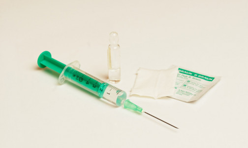 После прививки Johnson&Johnson пациенты страдают от неприятных побочных эффектов. США ставит вакцинацию на паузу