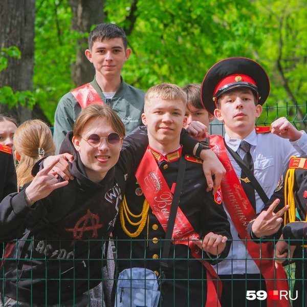 Курсанты сегодня тоже тусят | Источник: Тимофей Калмаков / 59.RU