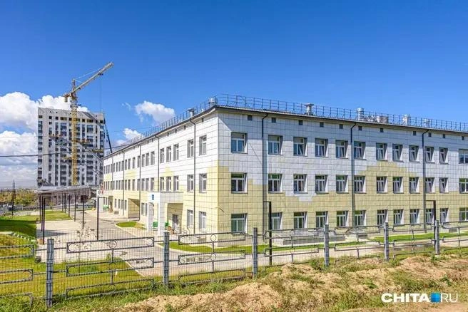 Несмотря на то что там учатся дети, это объект незавершенного строительства | Источник: Олег Фёдоров / CHITA.RU