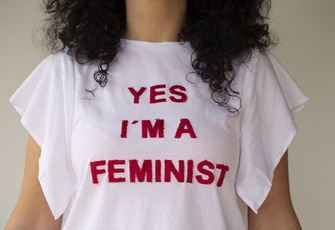 «Я не феминистка»: почему нас так пугает это слово (и зря)